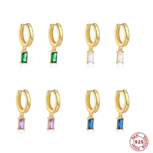 Pendientes de aro en plata S925 bañada en oro con circonitas rectangulares de colores