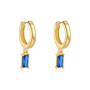 Aros bañados en oro de 14 quilates con un colgante rectangular de circonita azul