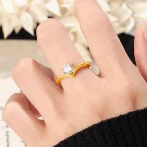 Close-up of 18K gold plated V-shaped titanium ring with sparkling round zircon stone