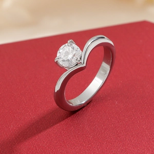 Minimalist V-shaped titanium steel ring with brilliant round zirconia in silver finish