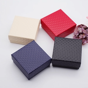 Set di scatole regalo per gioielli quadrate con trama a rombi in quattro colori