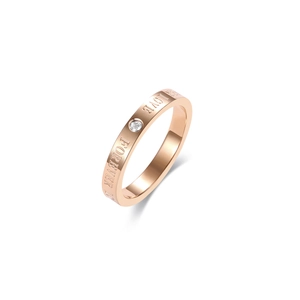 Bague en acier titane rose doré avec gravure Forever Love et un zircon central brillant