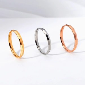 Minimalistische geometrische Stapelringe in Gold, Silber und Roségold-Finish