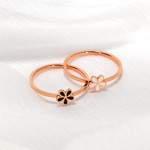 Elegant Daisy Flower Stainless Steel Ring For Women Sweet Enamel Black White Floral Rose Gold Thin Band Ring Jewelry Gift