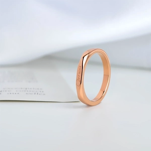 Detailed macro view of a rose gold faceted ring engraved with Je t'aime in French