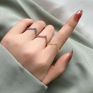 CNC Mikro-Strass V-förmiger Ring Für Damen Titanstahl Roségold Silber Chevron Ring Minimalistische Mode Schmuck Fingerring