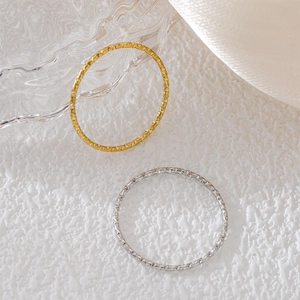 Anello Martellato in Acciaio al Titanio Minimalista Donna Uomo Placcato Oro Argento Texture Cielo Stellato Anello Sottile