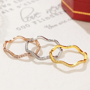 Bague en Acier Titane Design Vague pour Femmes Strass Pavés Bijoux Fantaisie Élégante Bague Vague Empilable Cadeau