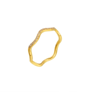 Bague ondulée luxueuse plaquée or 18K avec micro-pavage de zircons pour femmes