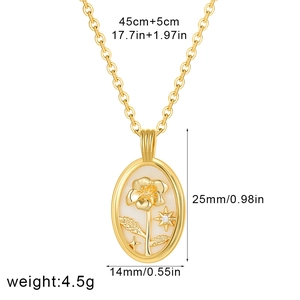 Vue détaillée du pendentif floral en nacre plaqué or 18K avec dimensions du produit