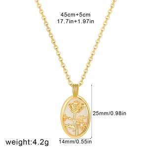 Vue détaillée du collier pendentif coquillage rose en or 18 carats avec dimensions