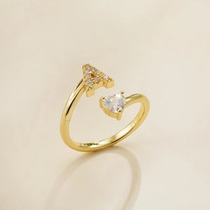 Anello regolabile in oro 18K con lettera A di zirconi e pietra a cuore scintillante