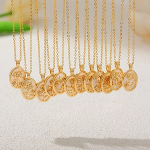 Collier Fleur de Naissance en Acier Inoxydable Plaqué Or 18K pour Femme Pendentif Ovale en Coquillage Fleur en Relief Bijoux de Mode Cadeau