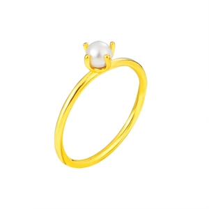 Minimalistischer goldener Titanring mit Vier-Krallen-Fassung und eleganter weißer Rundperle