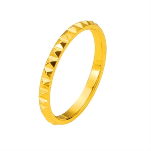 Retro 18K gold plated stainless steel ring with 3D pyramid stud texture for women