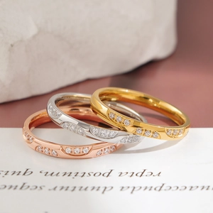 Minimalistische Titaniumstaal Golvende Ring Met Strass Voor Dames Goud Zilver Roségoud Vergulde Ingelegde Kristallen Ring Sieraden Cadeau