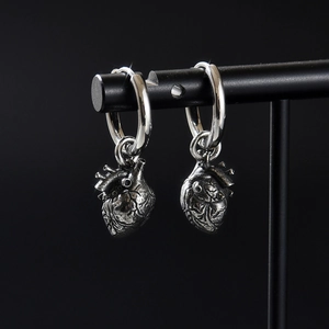 Orecchini a Cerchio con Ciondolo a Cuore Anatomico Gotico in Acciaio Inossidabile Vintage Gioielli Punk per Uomo Donna