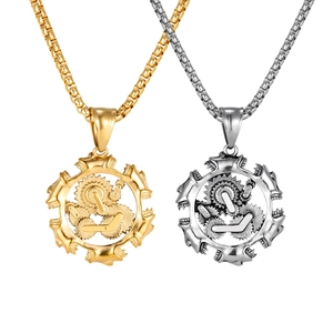 Collier Pendentif Engrenage Mécanique Steampunk pour Hommes en Acier Inoxydable Style Industriel Double Couche Bijoux Cadeau Unisexe