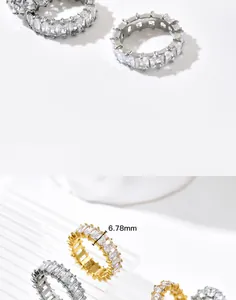 Vue détaillée de la largeur de la bague de 6,78 mm avec des pierres de zircon