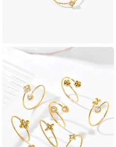 Makroaufnahme goldener verstellbarer Ringe mit Zirkonia Sternen und Herzmotiven