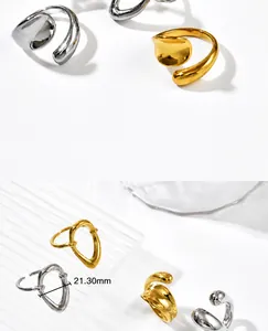 Détail de bagues ouvertes irrégulières ajustables de 21,30 mm de diamètre en or et argent