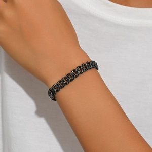 Bracciale a catena cubana nero opaco per uomo e donna al polso dallo stile minimalista