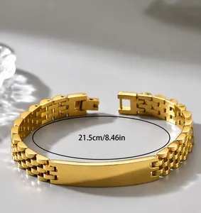 Dettaglio del bracciale in acciaio inossidabile dorato stile orologio con placca lucida