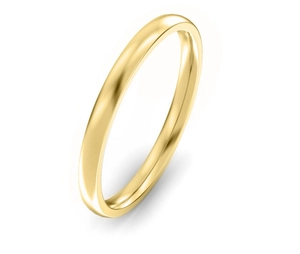 Bague minimaliste en acier inoxydable doré poli vue sous un angle de 45 degrés sur fond blanc