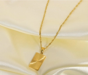 18K goud vergulde roestvrijstalen ketting met rechthoekige zonnestraal hanger