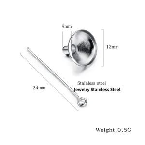 Dettaglio macro del kit imbuto da 12mm e ago in acciaio per riempire collane a urna