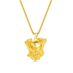 Collana gotica con ciondolo a teschio e cobra dorati su una robusta catena a maglie rotonde
