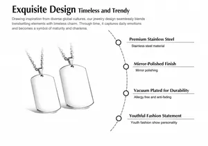 Détail du collier dog tag en acier inoxydable poli avec finition miroir et chaîne à billes
