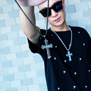 Three-layer titanium steel cross pendant necklace for men in hip hop punk style fashion