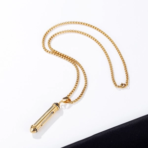 Collar de urna cilíndrica de acero dorado con ventana sobre tela de satén negro