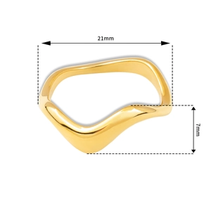 Detailed size chart showing 21mm diameter and 7mm width of gold wave ring