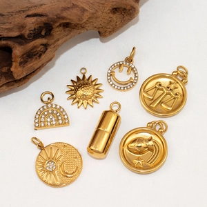 Pendenti a capsula e motivi celesti vintage in acciaio inossidabile placcato oro 18K