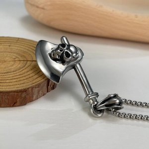 Retro roestvrijstalen bijlhanger ketting met gotisch schedelontwerp op houtblok
