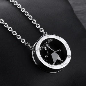 Silberne Sternhalskette mit Gravur 'You are the favorite of my life' und schwarzem Stein