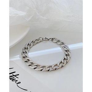 Herren Armband aus silbernem Edelstahl im Panzerketten-Stil mit Strukturgliedern