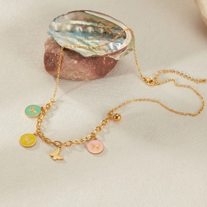 Goldene Edelstahlkette mit farbigen Emaille-Scheiben und einem Schmetterlingsanhänger