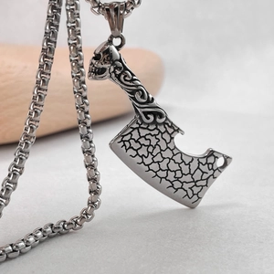 Collier Pendentif Couperet Crâne en Acier Inoxydable Punk Gothique pour Hommes Hip Hop Vintage Texture Couteau Charme Bijoux Chaîne Box