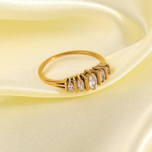 Kronenring im britischen Stil mit 18k Goldbeschichtung und Markasit-Zirkonias