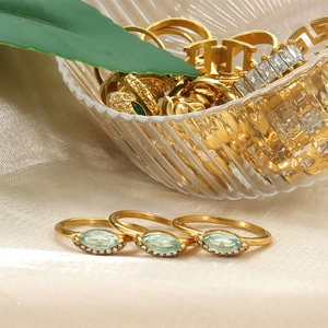 Σετ δαχτυλίδια κύμα από τιτάνιο με χρυσό 18K, πράσινες πέτρες marquise και κρύσταλλα