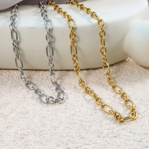 Minimalistische lange Gliederkette aus poliertem Edelstahl in Gold und Silber Ausführung