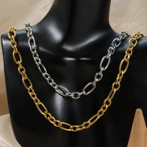Minimalistische goldene und silberne Edelstahl Hammerkreuz Halsketten für Damen