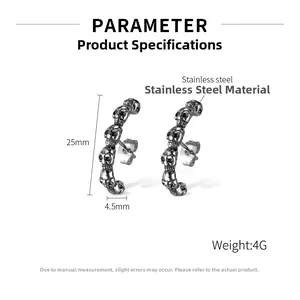Détail de boucles d'oreilles crâne gothique, hauteur 25mm, en acier inoxydable poli