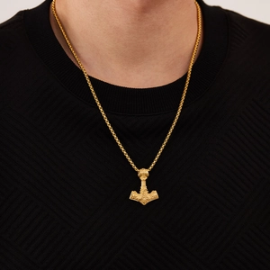 Collier pour homme avec pendentif Mjölnir Viking en acier inoxydable doré porté