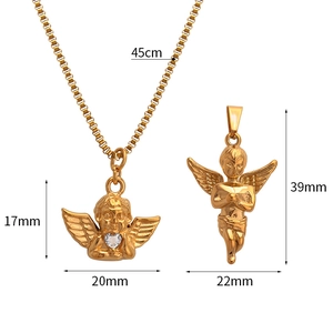 Pendenti ad ala d'angelo in titanio placcato oro 18K con misure su sfondo bianco