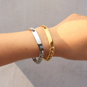 Poliertes Edelstahl-Gliederarmband mit rechteckiger Plakette in Gold und Silber