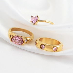 Bagues élégantes en acier inoxydable plaqué or 18 carats avec cristaux roses sur soie